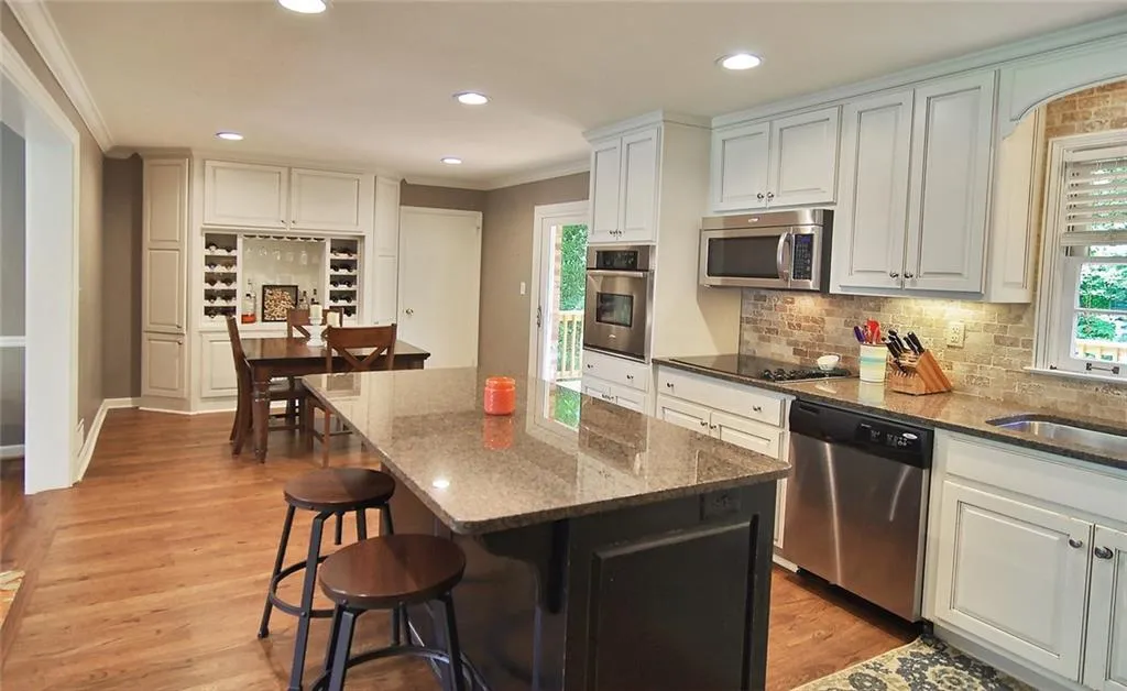 5981 Hilderbrand Drive, Sandy Springs, Georgia 30328, 3 Bedrooms Bedrooms, ,2 BathroomsBathrooms,Residential,Sold,5981 Hilderbrand Drive,5689737