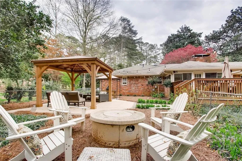 4780 Chatworth Court, Sandy Springs, Georgia 30342, 4 Bedrooms Bedrooms, ,2 BathroomsBathrooms,Residential,Sold,4780 Chatworth Court,6525861