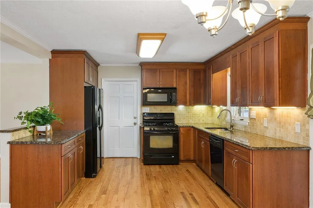 6485 Wright Road, Sandy Springs, Georgia 30328, 3 Bedrooms Bedrooms, ,2 BathroomsBathrooms,Residential,Sold,6485 Wright Road,6975971