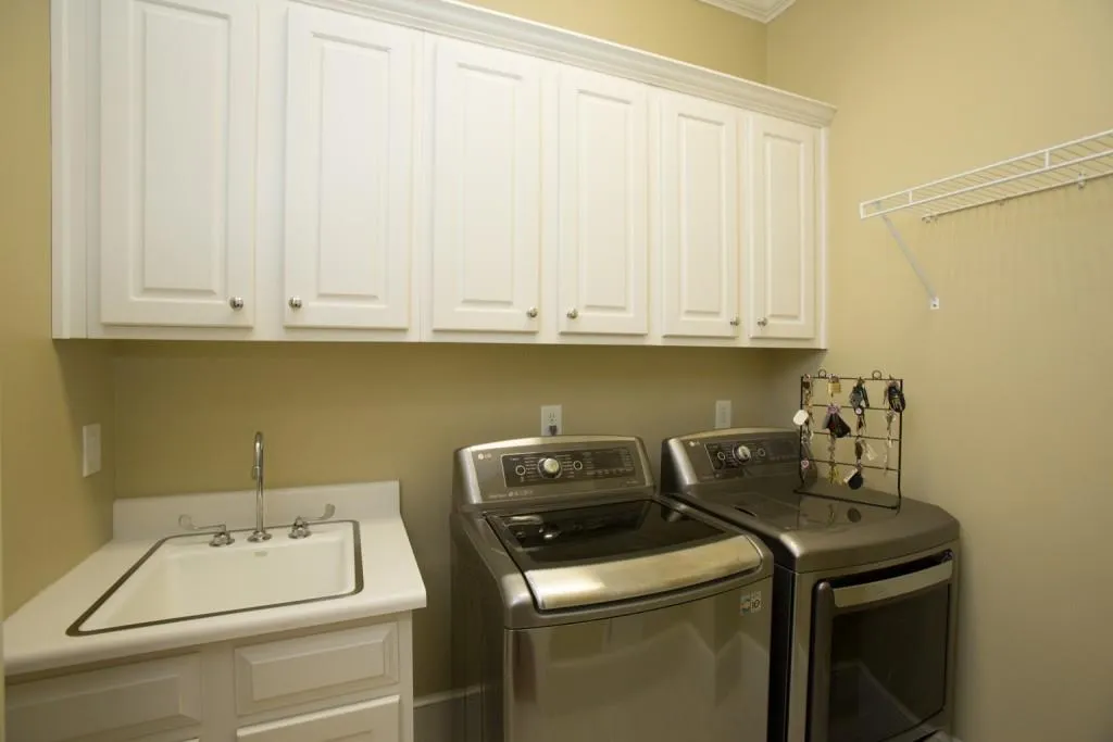 130 Enclave Circle Unit 130, Atlanta, Georgia 30342, 5 Bedrooms Bedrooms, ,4 BathroomsBathrooms,Residential,Sold,130 Enclave Circle Unit 130,5641836