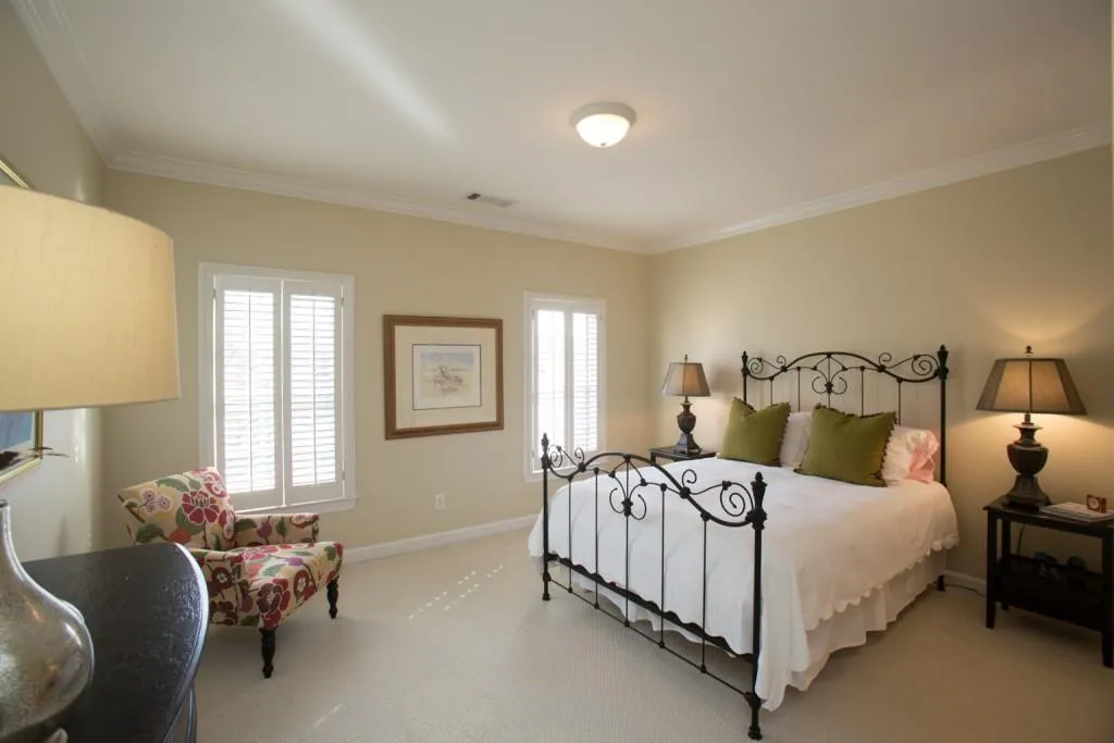 130 Enclave Circle Unit 130, Atlanta, Georgia 30342, 5 Bedrooms Bedrooms, ,4 BathroomsBathrooms,Residential,Sold,130 Enclave Circle Unit 130,5641836