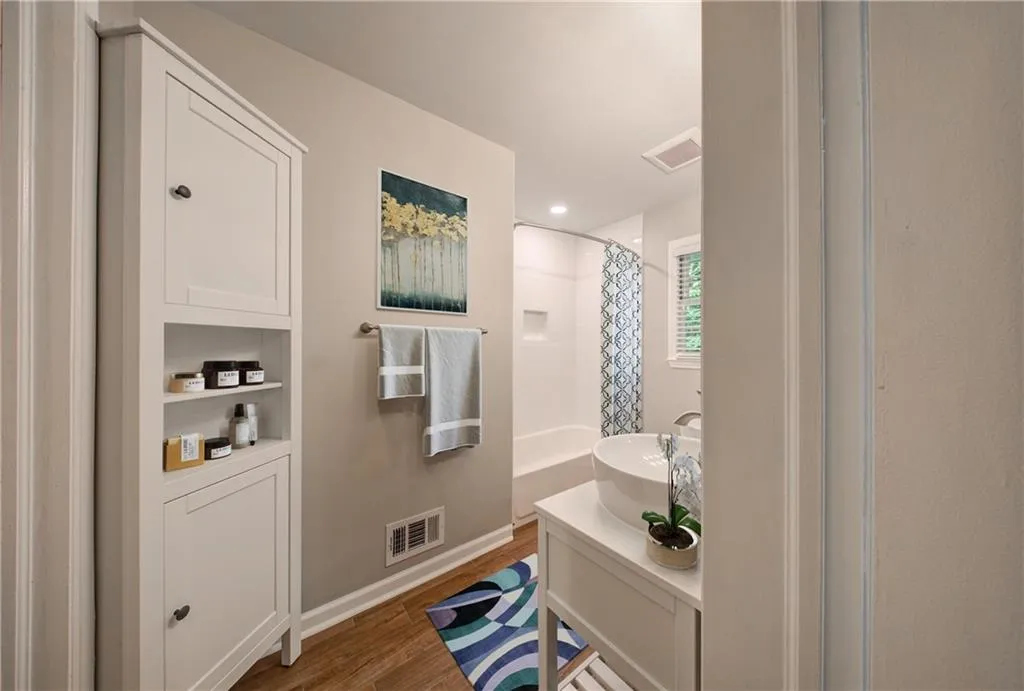 110 Wyndham Drive, Sandy Springs, Georgia 30328, 3 Bedrooms Bedrooms, ,2 BathroomsBathrooms,Residential,Sold,110 Wyndham Drive,6762967