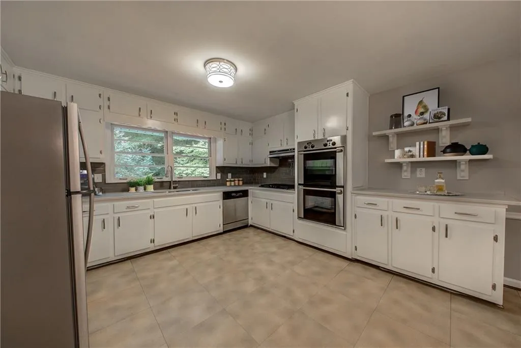 110 Wyndham Drive, Sandy Springs, Georgia 30328, 3 Bedrooms Bedrooms, ,2 BathroomsBathrooms,Residential,Sold,110 Wyndham Drive,6762967