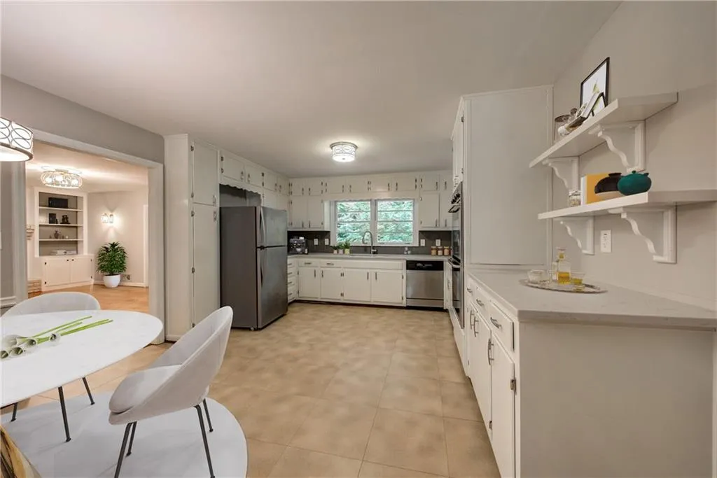 110 Wyndham Drive, Sandy Springs, Georgia 30328, 3 Bedrooms Bedrooms, ,2 BathroomsBathrooms,Residential,Sold,110 Wyndham Drive,6762967