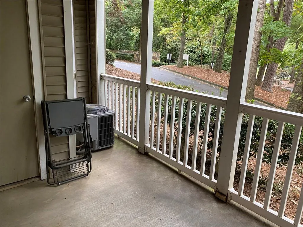 601 Barrington Hills Drive, Sandy Springs, Georgia 30350, 1 Bedroom Bedrooms, ,1 BathroomBathrooms,Residential,Sold,601 Barrington Hills Drive,6944260