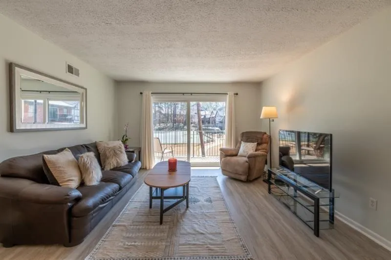 6851 Roswell Road Unit O-4, Sandy Springs, Georgia 30328, 1 Bedroom Bedrooms, ,1 BathroomBathrooms,Residential,Sold,6851 Roswell Road Unit O-4,6849726