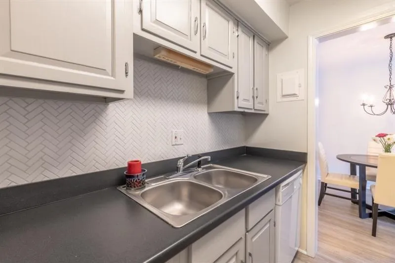 6851 Roswell Road Unit O-4, Sandy Springs, Georgia 30328, 1 Bedroom Bedrooms, ,1 BathroomBathrooms,Residential,Sold,6851 Roswell Road Unit O-4,6849726