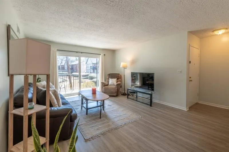 6851 Roswell Road Unit O-4, Sandy Springs, Georgia 30328, 1 Bedroom Bedrooms, ,1 BathroomBathrooms,Residential,Sold,6851 Roswell Road Unit O-4,6849726