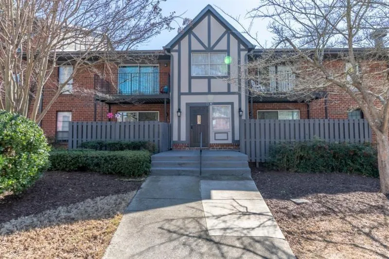 6851 Roswell Road Unit O-4, Sandy Springs, Georgia 30328, 1 Bedroom Bedrooms, ,1 BathroomBathrooms,Residential,Sold,6851 Roswell Road Unit O-4,6849726