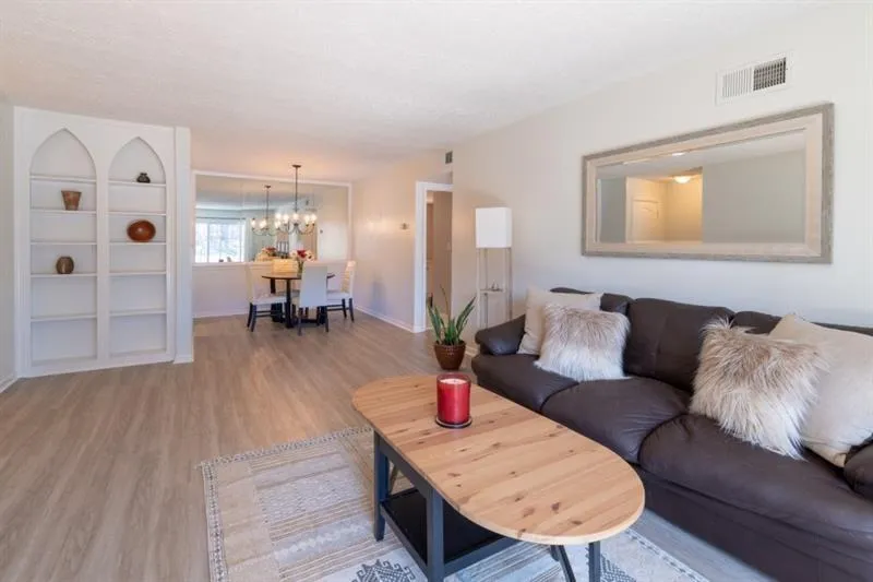 6851 Roswell Road Unit O-4, Sandy Springs, Georgia 30328, 1 Bedroom Bedrooms, ,1 BathroomBathrooms,Residential,Sold,6851 Roswell Road Unit O-4,6849726