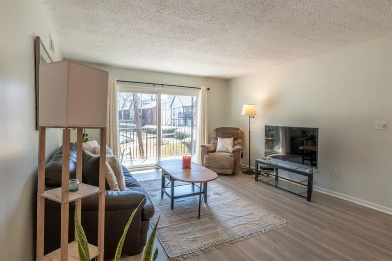 6851 Roswell Road Unit O-4, Sandy Springs, Georgia 30328, 1 Bedroom Bedrooms, ,1 BathroomBathrooms,Residential,Sold,6851 Roswell Road Unit O-4,6849726