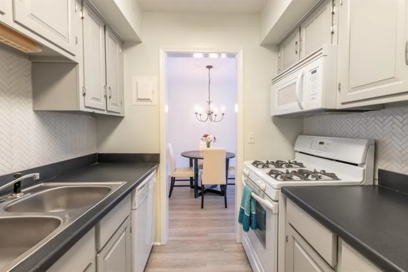 6851 Roswell Road Unit O-4, Sandy Springs, Georgia 30328, 1 Bedroom Bedrooms, ,1 BathroomBathrooms,Residential,Sold,6851 Roswell Road Unit O-4,6849726