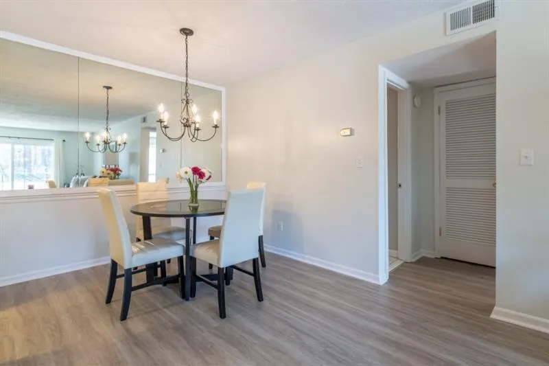 6851 Roswell Road Unit O-4, Sandy Springs, Georgia 30328, 1 Bedroom Bedrooms, ,1 BathroomBathrooms,Residential,Sold,6851 Roswell Road Unit O-4,6849726