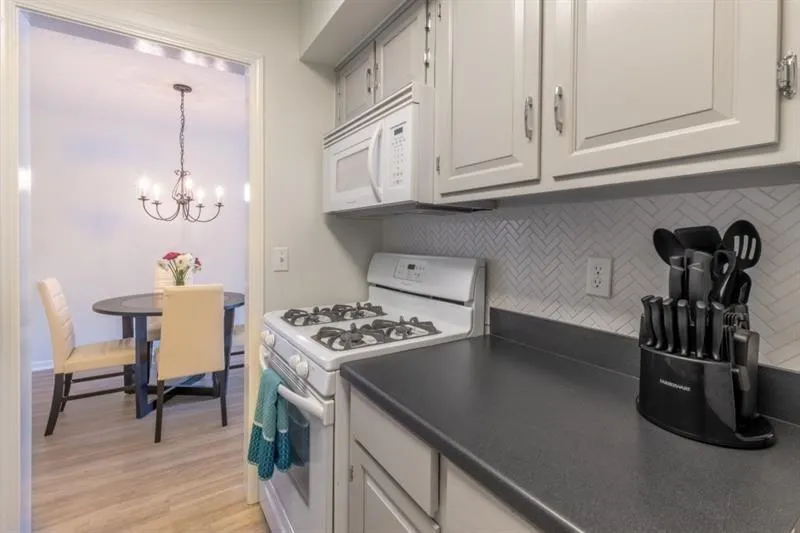 6851 Roswell Road Unit O-4, Sandy Springs, Georgia 30328, 1 Bedroom Bedrooms, ,1 BathroomBathrooms,Residential,Sold,6851 Roswell Road Unit O-4,6849726