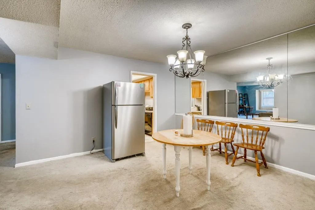 6851 Roswell Road Unit N-17, Sandy Springs, Georgia 30328, 3 Bedrooms Bedrooms, ,2 BathroomsBathrooms,Residential,Sold,6851 Roswell Road Unit N-17,6902313