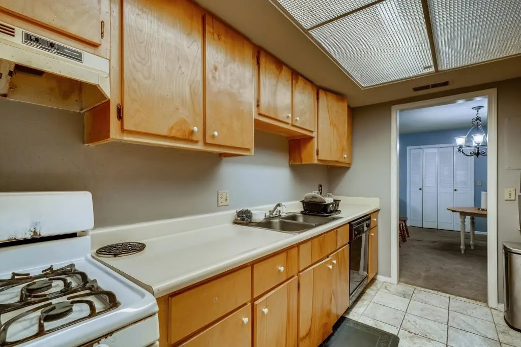 6851 Roswell Road Unit N-17, Sandy Springs, Georgia 30328, 3 Bedrooms Bedrooms, ,2 BathroomsBathrooms,Residential,Sold,6851 Roswell Road Unit N-17,6902313