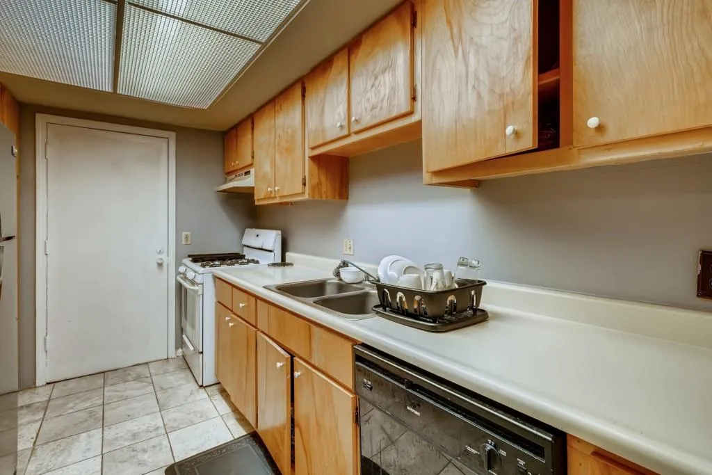 6851 Roswell Road Unit N-17, Sandy Springs, Georgia 30328, 3 Bedrooms Bedrooms, ,2 BathroomsBathrooms,Residential,Sold,6851 Roswell Road Unit N-17,6902313