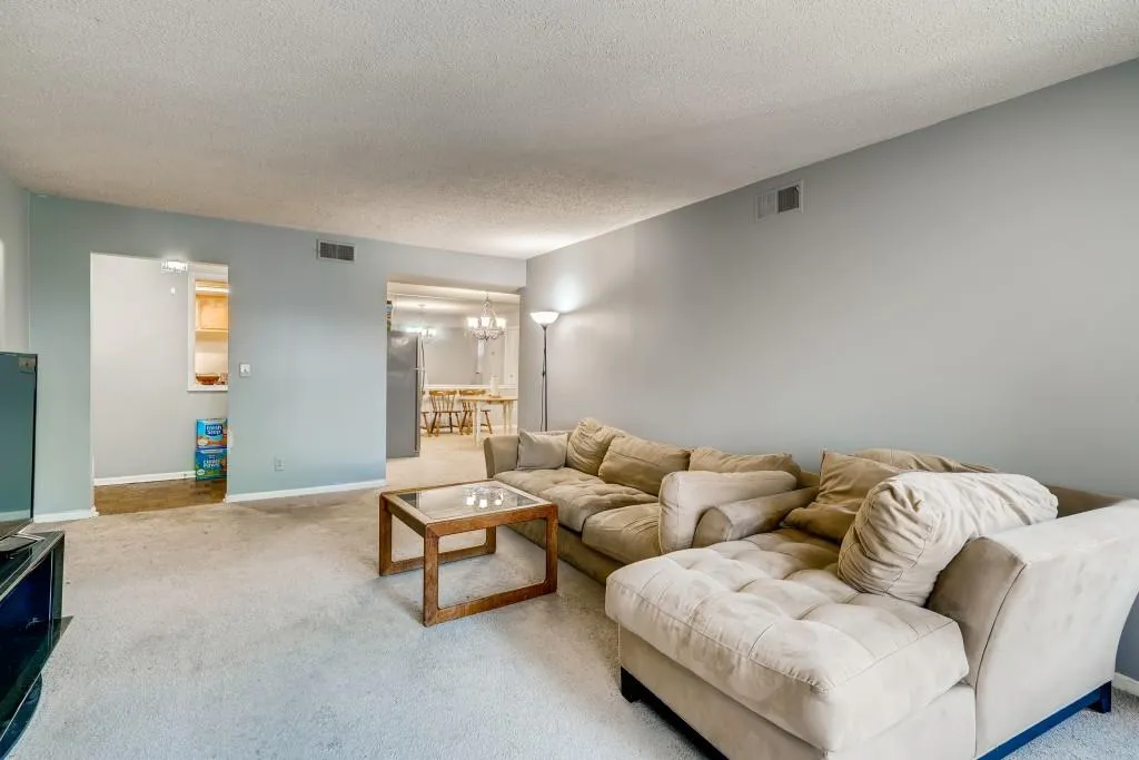 6851 Roswell Road Unit N-17, Sandy Springs, Georgia 30328, 3 Bedrooms Bedrooms, ,2 BathroomsBathrooms,Residential,Sold,6851 Roswell Road Unit N-17,6902313