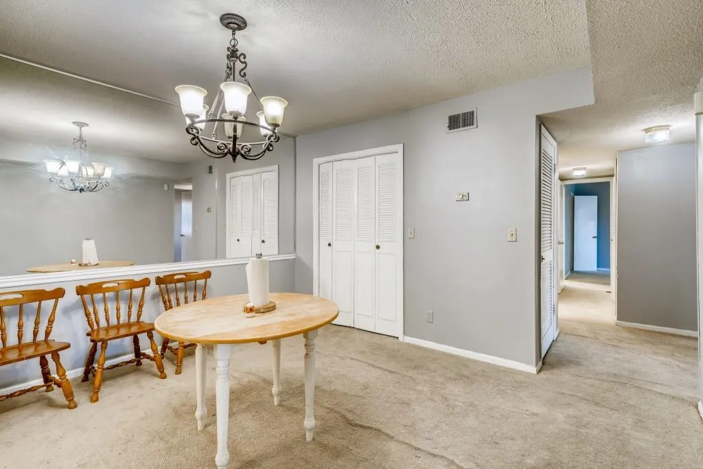 6851 Roswell Road Unit N-17, Sandy Springs, Georgia 30328, 3 Bedrooms Bedrooms, ,2 BathroomsBathrooms,Residential,Sold,6851 Roswell Road Unit N-17,6902313