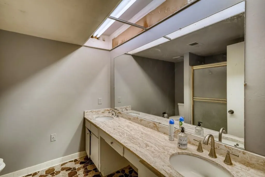 6851 Roswell Road Unit N-17, Sandy Springs, Georgia 30328, 3 Bedrooms Bedrooms, ,2 BathroomsBathrooms,Residential,Sold,6851 Roswell Road Unit N-17,6902313