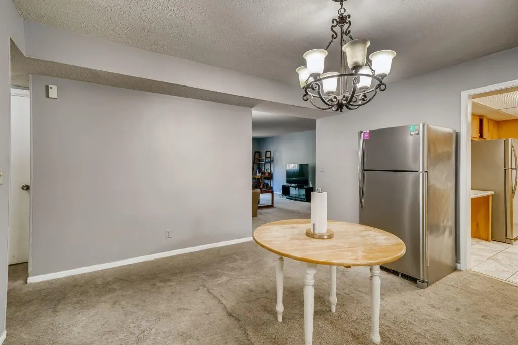 6851 Roswell Road Unit N-17, Sandy Springs, Georgia 30328, 3 Bedrooms Bedrooms, ,2 BathroomsBathrooms,Residential,Sold,6851 Roswell Road Unit N-17,6902313