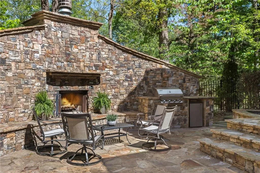 85 Stewart Drive, Atlanta, Georgia 30342, 6 Bedrooms Bedrooms, ,6 BathroomsBathrooms,Residential,Sold,85 Stewart Drive,7200961