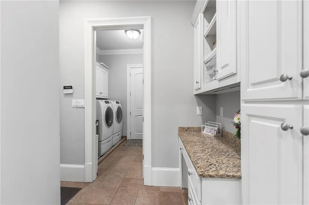 85 Stewart Drive, Atlanta, Georgia 30342, 6 Bedrooms Bedrooms, ,6 BathroomsBathrooms,Residential,Sold,85 Stewart Drive,7200961