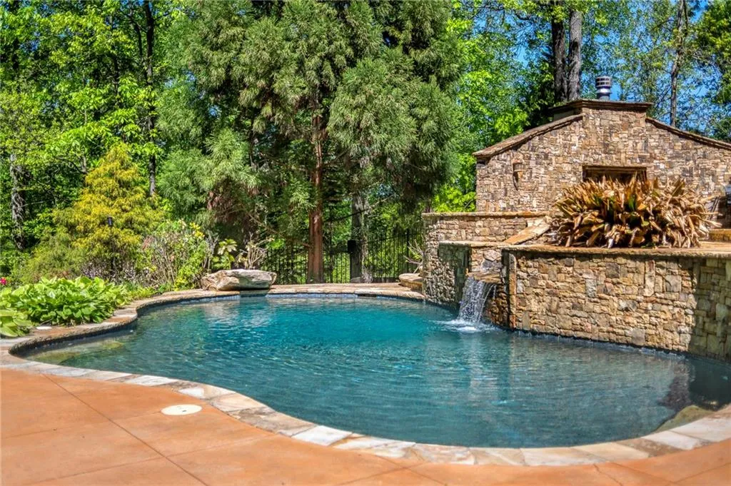 85 Stewart Drive, Atlanta, Georgia 30342, 6 Bedrooms Bedrooms, ,6 BathroomsBathrooms,Residential,Sold,85 Stewart Drive,7200961