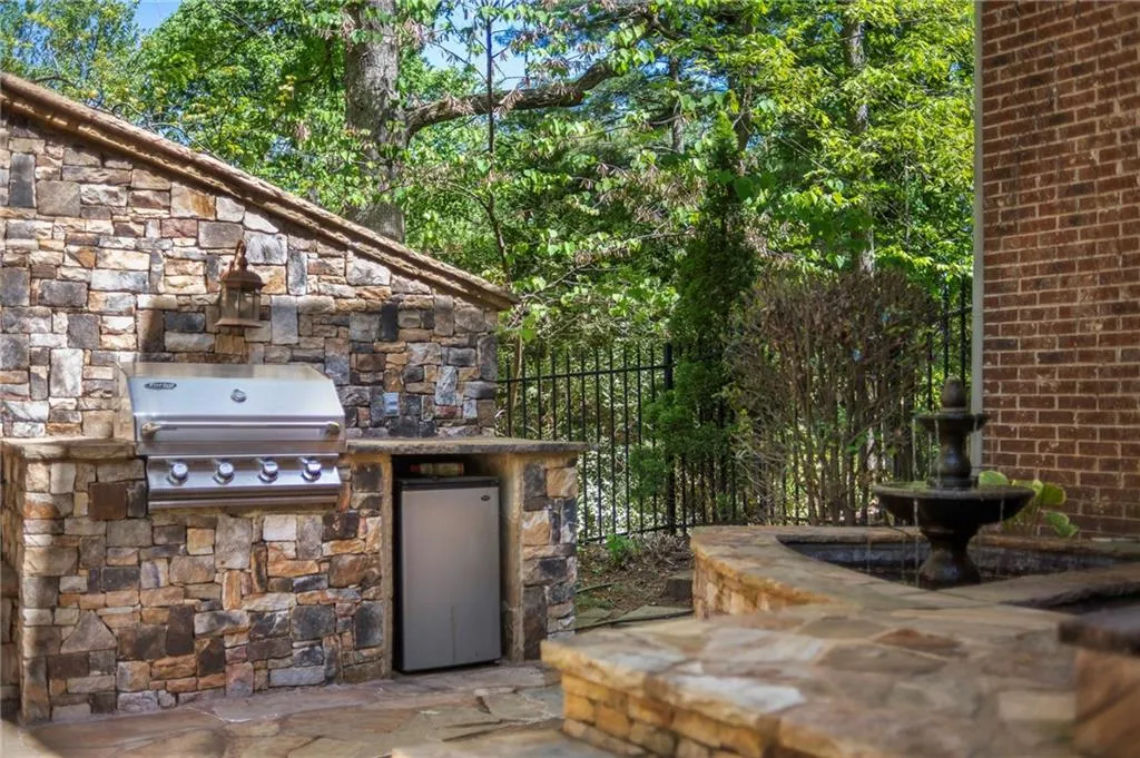 85 Stewart Drive, Atlanta, Georgia 30342, 6 Bedrooms Bedrooms, ,6 BathroomsBathrooms,Residential,Sold,85 Stewart Drive,7200961