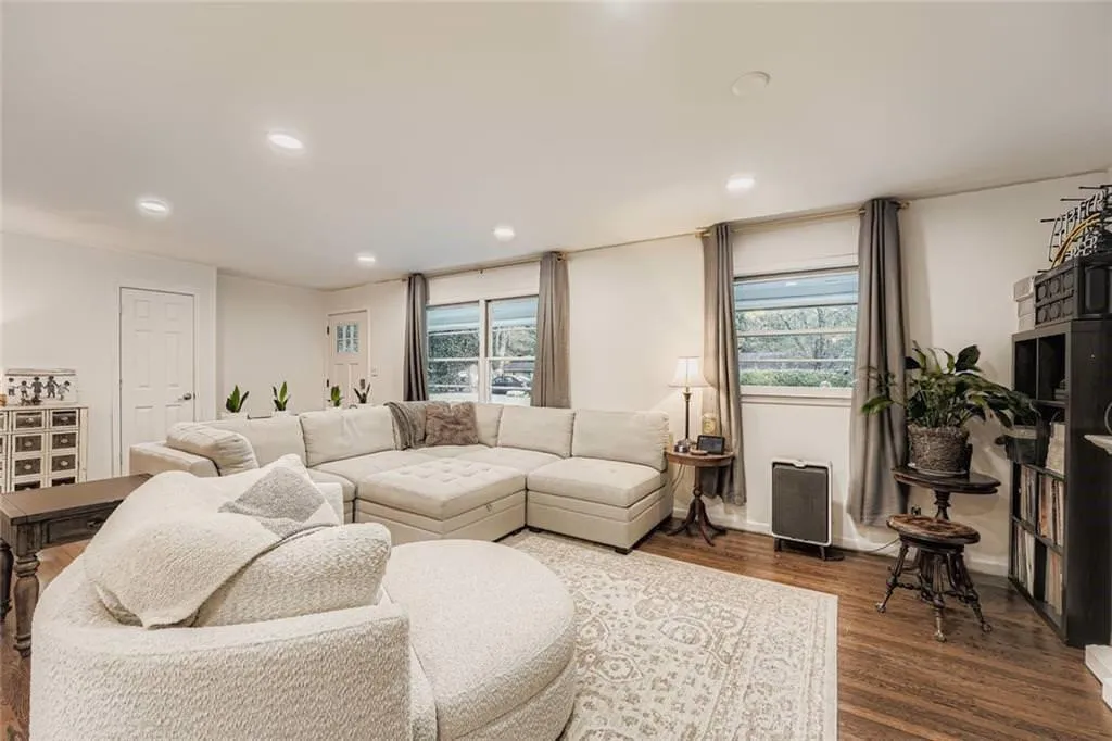 310 Brook Drive, Atlanta, Georgia 30328, 3 Bedrooms Bedrooms, ,2 BathroomsBathrooms,Residential,For Sale,310 Brook Drive,7677719