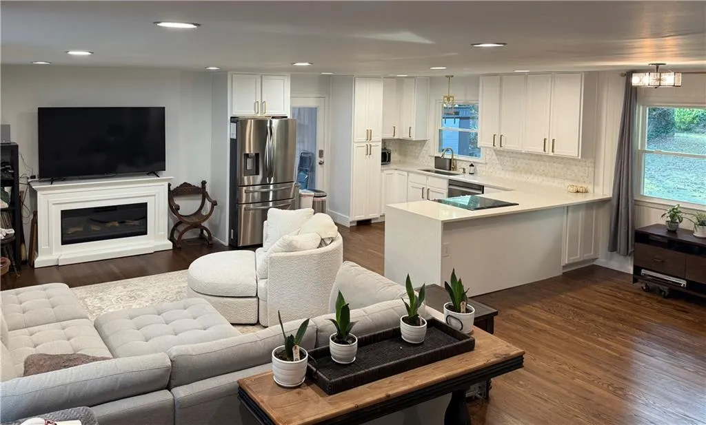 310 Brook Drive, Atlanta, Georgia 30328, 3 Bedrooms Bedrooms, ,2 BathroomsBathrooms,Residential,For Sale,310 Brook Drive,7677719