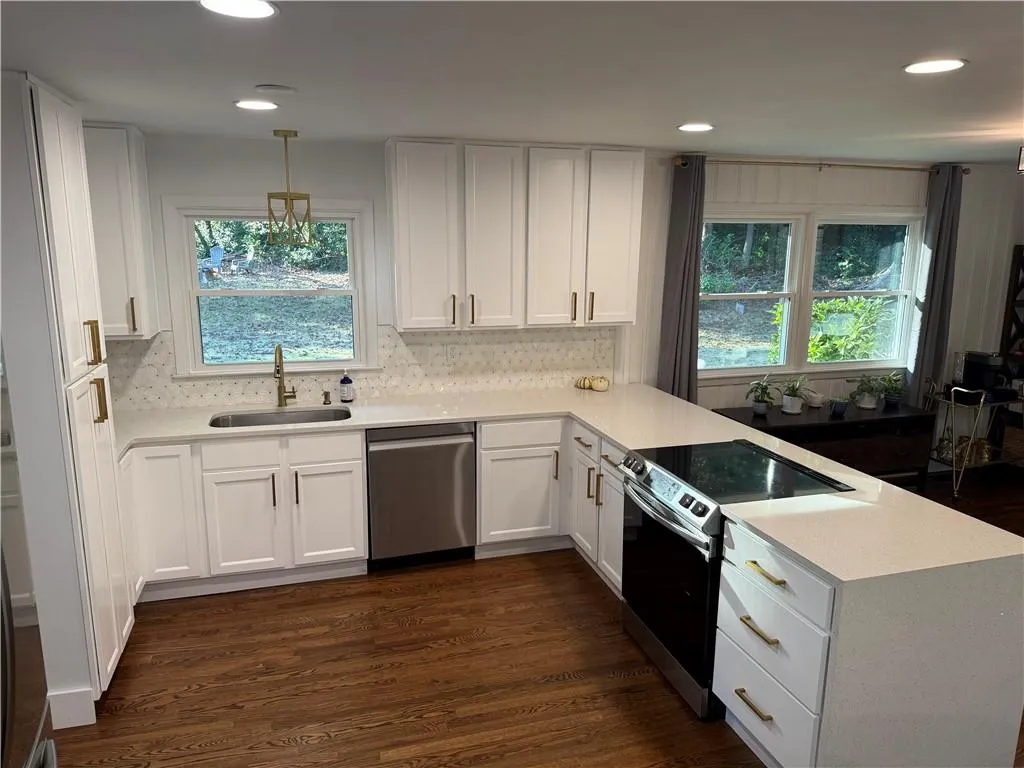 310 Brook Drive, Atlanta, Georgia 30328, 3 Bedrooms Bedrooms, ,2 BathroomsBathrooms,Residential,For Sale,310 Brook Drive,7677719