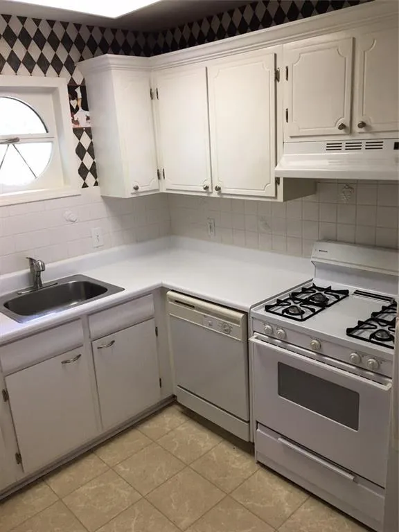 5400 Roswell Road Unit C3, Atlanta, Georgia 30342, 1 Bedroom Bedrooms, ,1 BathroomBathrooms,Residential,Sold,5400 Roswell Road Unit C3,5741302