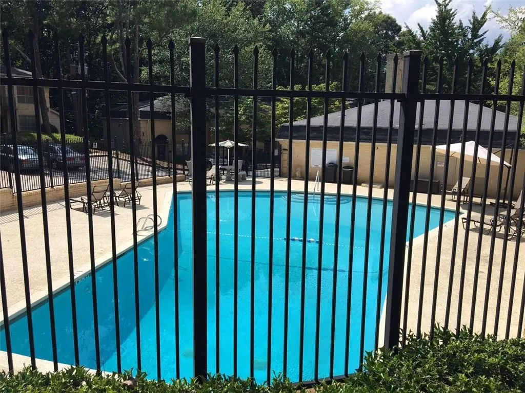 5400 Roswell Road Unit C3, Atlanta, Georgia 30342, 1 Bedroom Bedrooms, ,1 BathroomBathrooms,Residential,Sold,5400 Roswell Road Unit C3,5741302