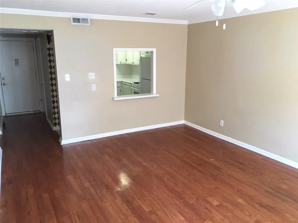 5400 Roswell Road Unit C3, Atlanta, Georgia 30342, 1 Bedroom Bedrooms, ,1 BathroomBathrooms,Residential,Sold,5400 Roswell Road Unit C3,5741302