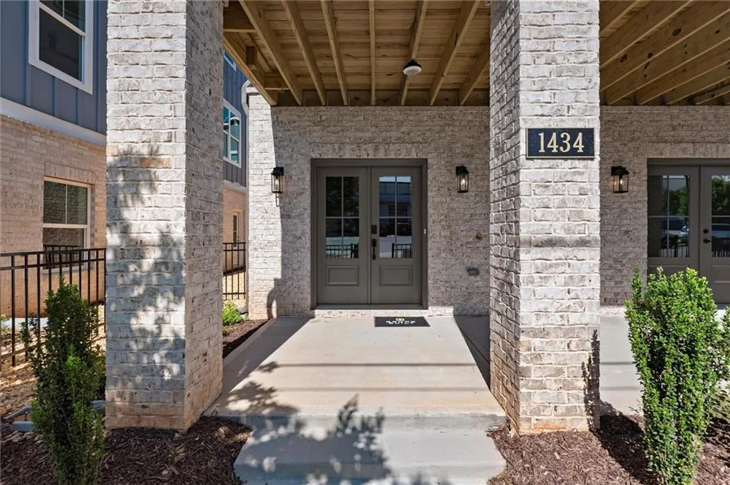 1434 Fairmont Avenue, Atlanta, Georgia 30318, 4 Bedrooms Bedrooms, ,3 BathroomsBathrooms,Residential,For Sale,1434 Fairmont Avenue,7624370