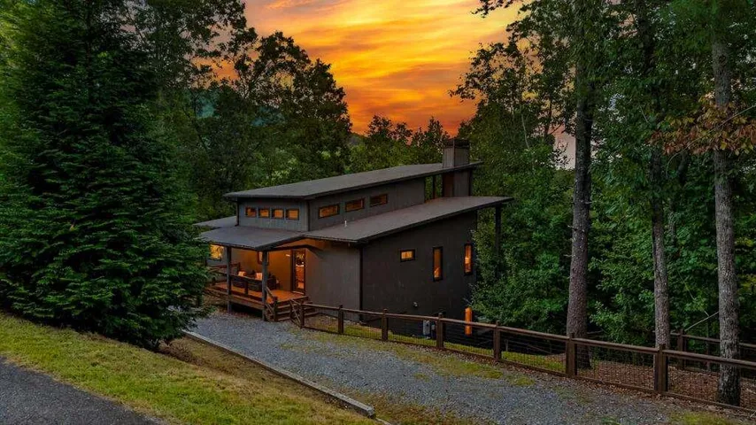 78 Deer Crest Road, Blue Ridge, Georgia 30513
