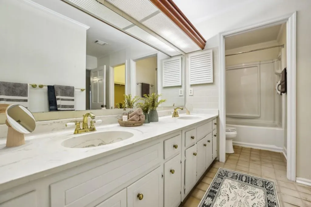 Primary Ensuite Bathroom With Dual Vanities & Tons Of Storage