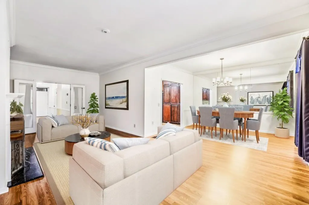 Light-Filled & Flowing Floorplan With Hardwoods Throughout