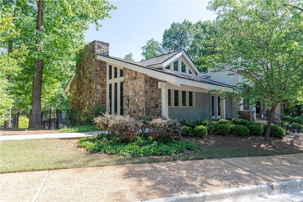 82 Dunwoody Springs Drive, Atlanta, Georgia 30328, 3 Bedrooms Bedrooms, ,2 BathroomsBathrooms,Residential,Sold,82 Dunwoody Springs Drive,6884892