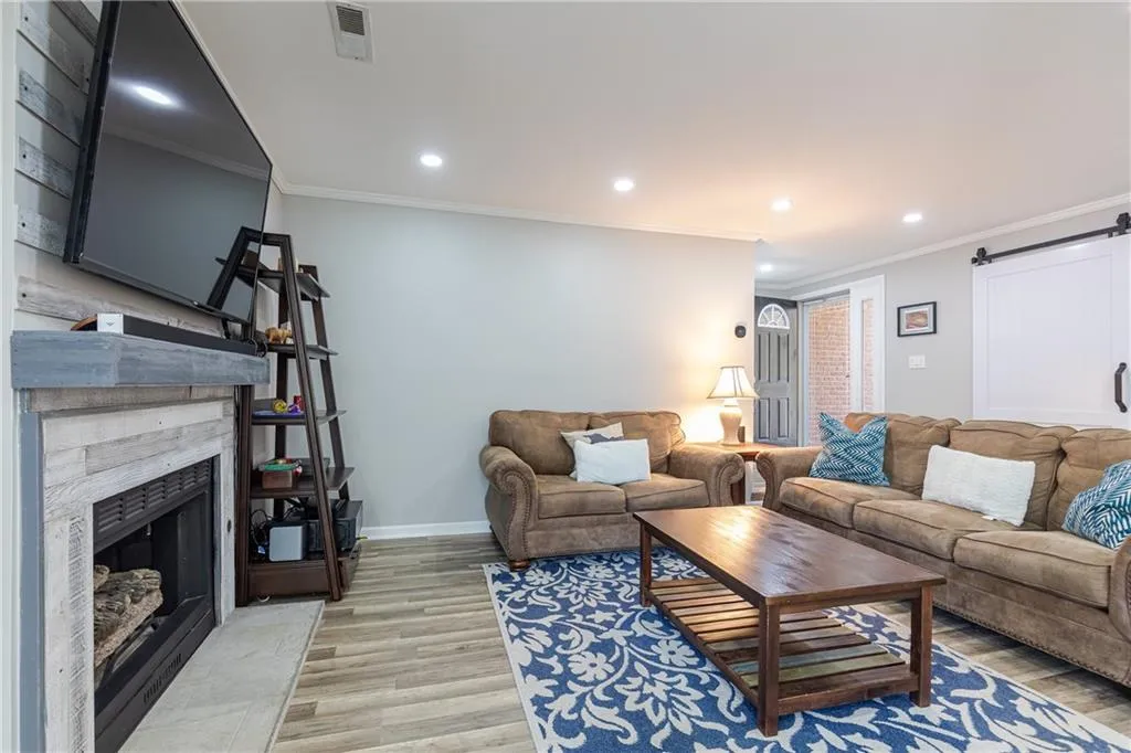 82 Dunwoody Springs Drive, Atlanta, Georgia 30328, 3 Bedrooms Bedrooms, ,2 BathroomsBathrooms,Residential,Sold,82 Dunwoody Springs Drive,6884892