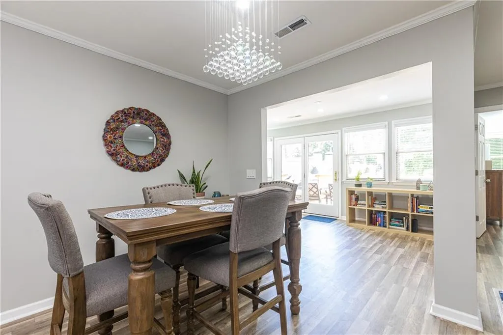 82 Dunwoody Springs Drive, Atlanta, Georgia 30328, 3 Bedrooms Bedrooms, ,2 BathroomsBathrooms,Residential,Sold,82 Dunwoody Springs Drive,6884892