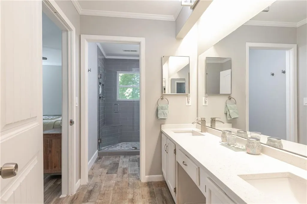 82 Dunwoody Springs Drive, Atlanta, Georgia 30328, 3 Bedrooms Bedrooms, ,2 BathroomsBathrooms,Residential,Sold,82 Dunwoody Springs Drive,6884892