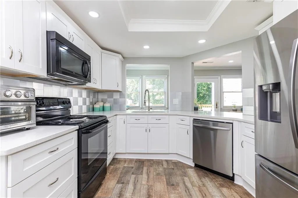 82 Dunwoody Springs Drive, Atlanta, Georgia 30328, 3 Bedrooms Bedrooms, ,2 BathroomsBathrooms,Residential,Sold,82 Dunwoody Springs Drive,6884892