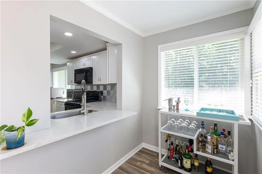 82 Dunwoody Springs Drive, Atlanta, Georgia 30328, 3 Bedrooms Bedrooms, ,2 BathroomsBathrooms,Residential,Sold,82 Dunwoody Springs Drive,6884892