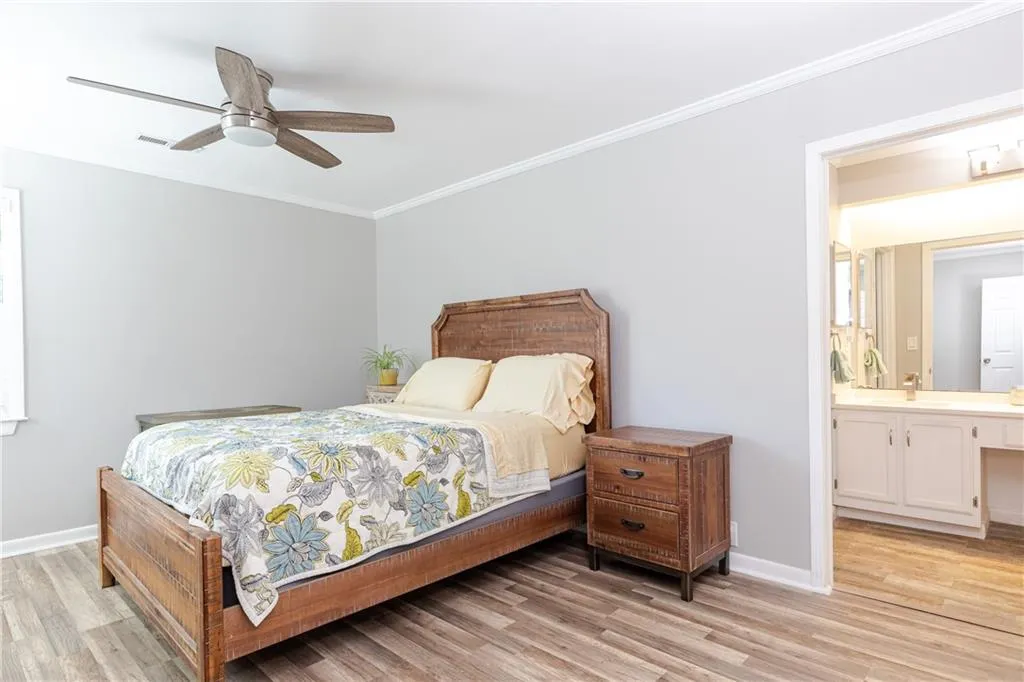 82 Dunwoody Springs Drive, Atlanta, Georgia 30328, 3 Bedrooms Bedrooms, ,2 BathroomsBathrooms,Residential,Sold,82 Dunwoody Springs Drive,6884892