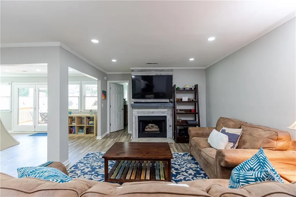 82 Dunwoody Springs Drive, Atlanta, Georgia 30328, 3 Bedrooms Bedrooms, ,2 BathroomsBathrooms,Residential,Sold,82 Dunwoody Springs Drive,6884892