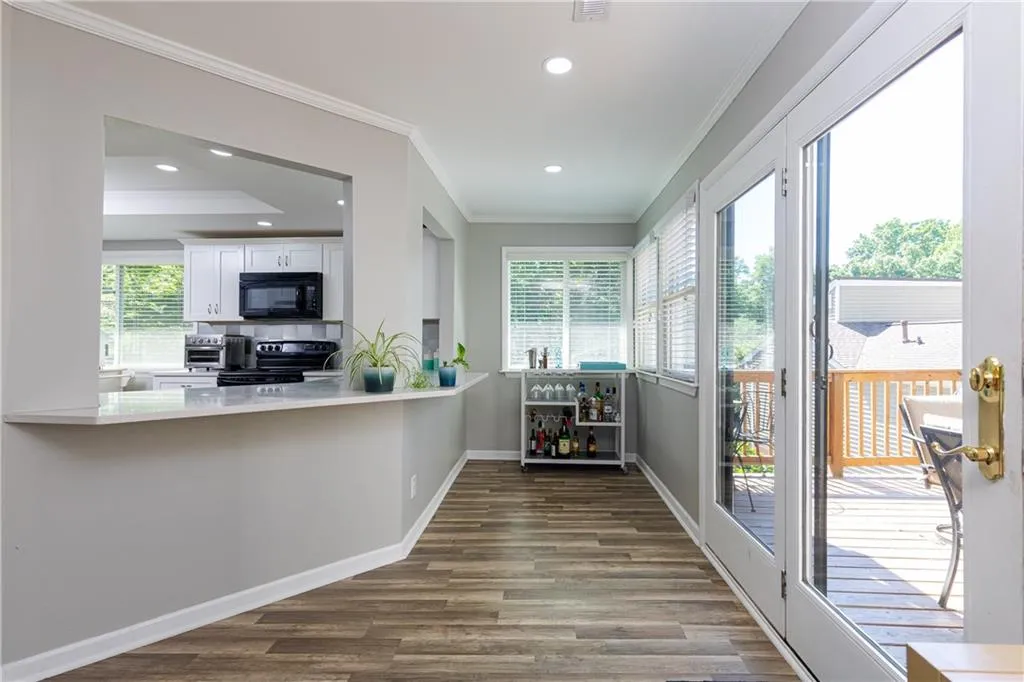 82 Dunwoody Springs Drive, Atlanta, Georgia 30328, 3 Bedrooms Bedrooms, ,2 BathroomsBathrooms,Residential,Sold,82 Dunwoody Springs Drive,6884892