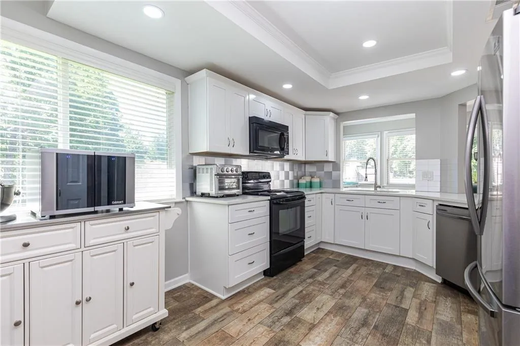 82 Dunwoody Springs Drive, Atlanta, Georgia 30328, 3 Bedrooms Bedrooms, ,2 BathroomsBathrooms,Residential,Sold,82 Dunwoody Springs Drive,6884892