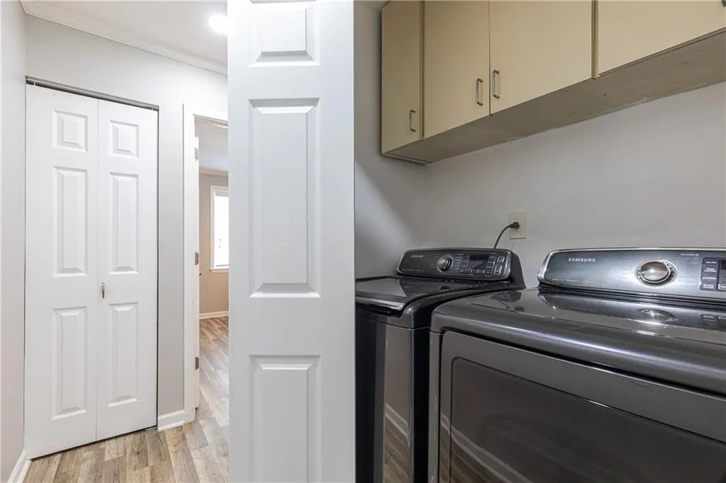 82 Dunwoody Springs Drive, Atlanta, Georgia 30328, 3 Bedrooms Bedrooms, ,2 BathroomsBathrooms,Residential,Sold,82 Dunwoody Springs Drive,6884892